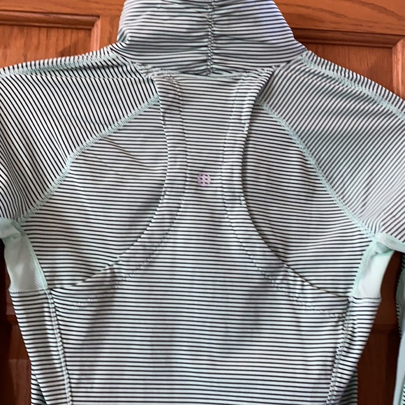 Lululemon Half Zip Sweatshirt. Size 4. Light green with black stripes. - Picture 9 of 9